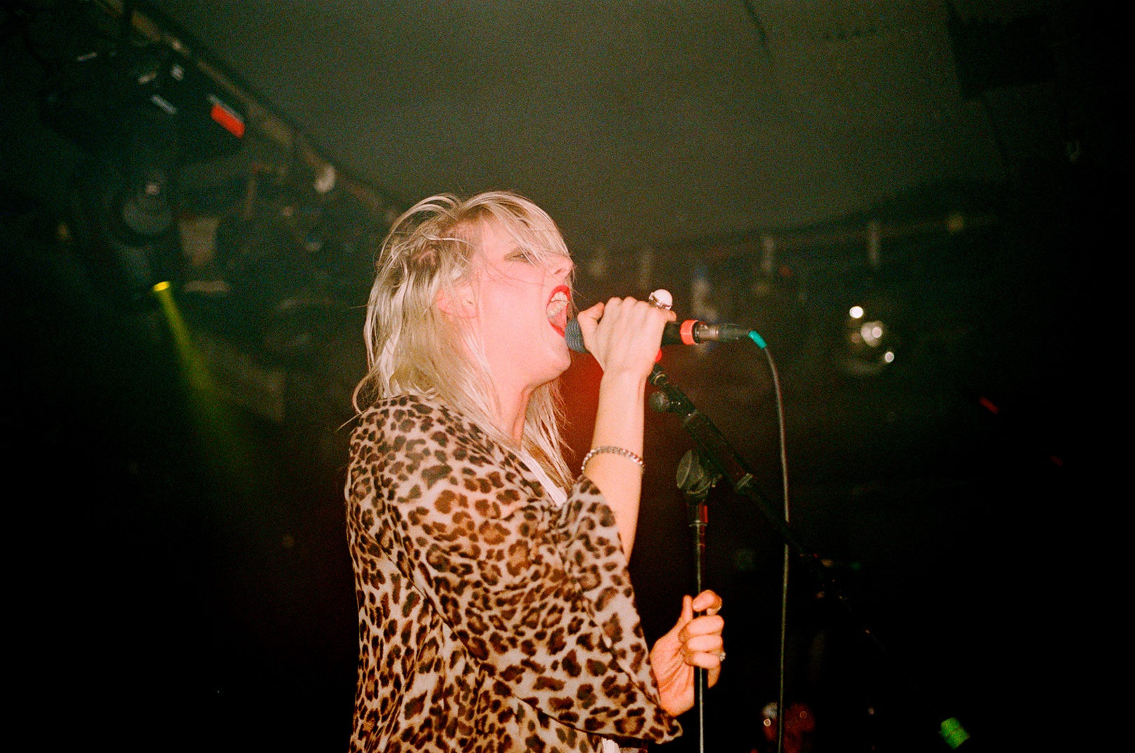 WHITE LUNG